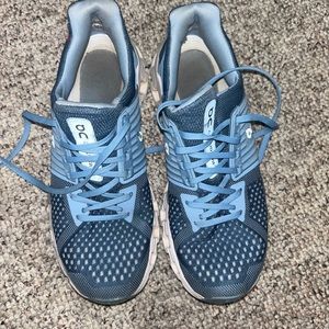 On cloud tennis shoes